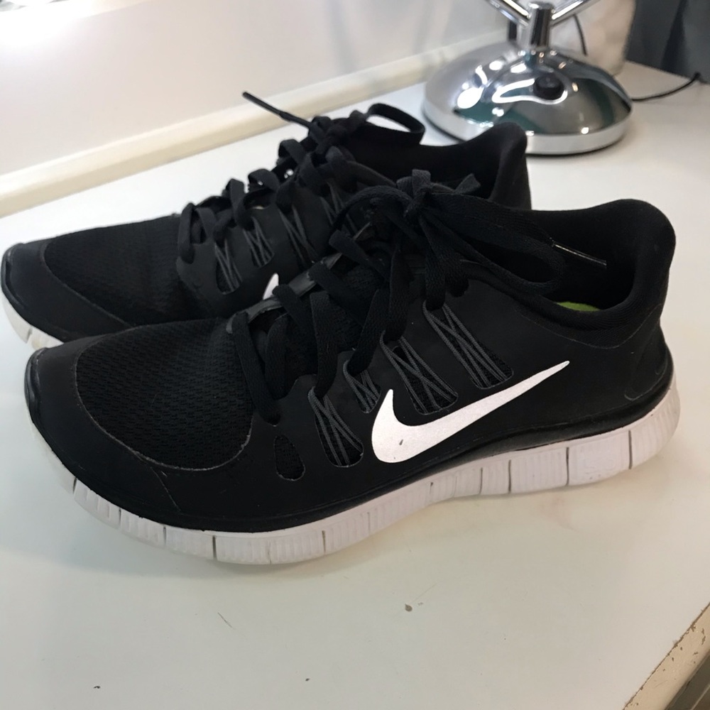 Black Nike Free 5.0 shoes
